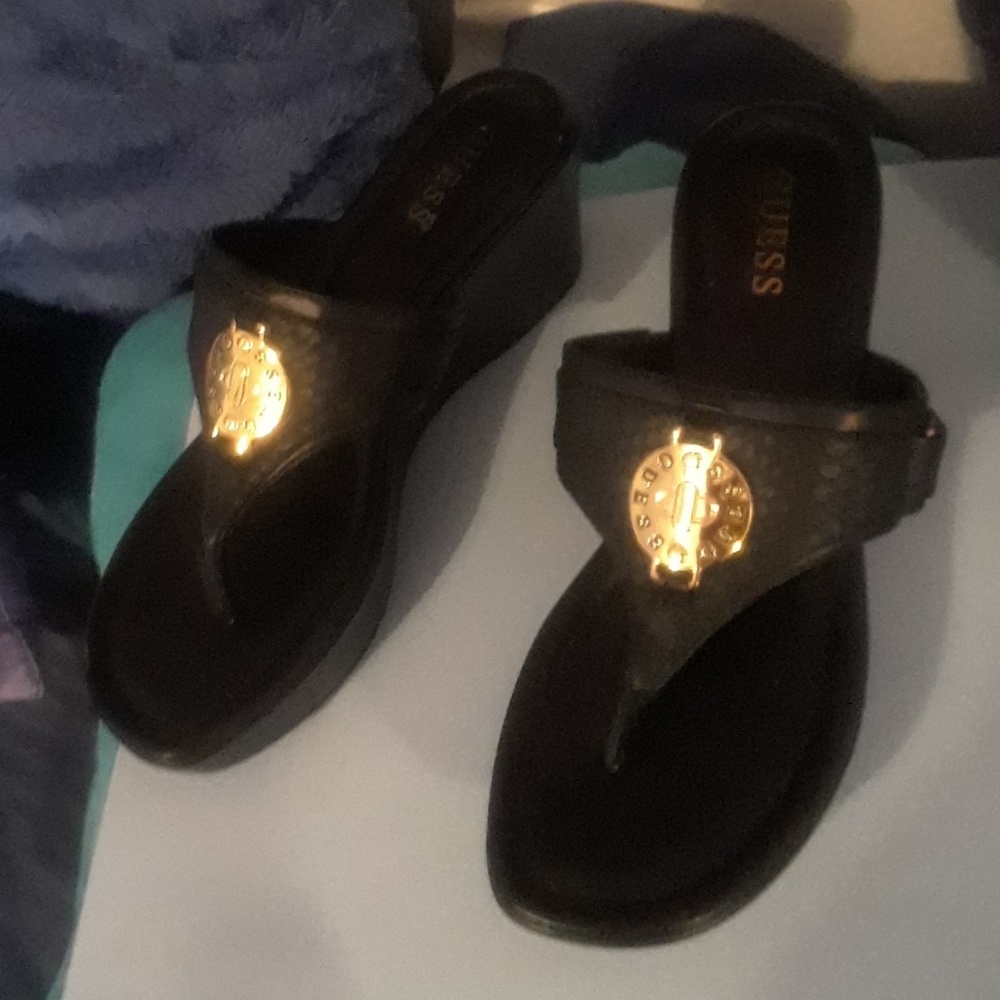 Size 8.5 Guess Black Clunky Heal Sandals